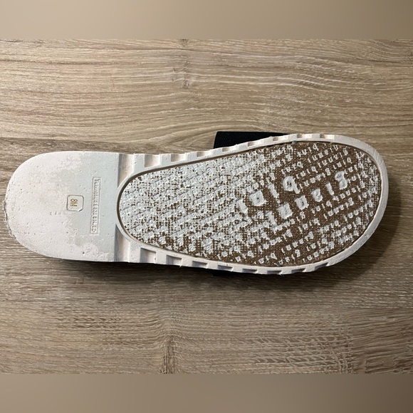 Gianni Bini Women’s Size 8M Black Slides. - Picture 6 of 7